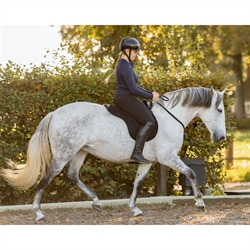 QHP Neck Rope LIBERTA - Læder Cordeo- Justerbar  - Vist på hest i trav